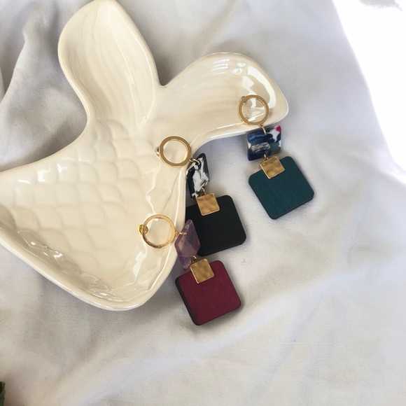 Earrings - Picture 2 of 3